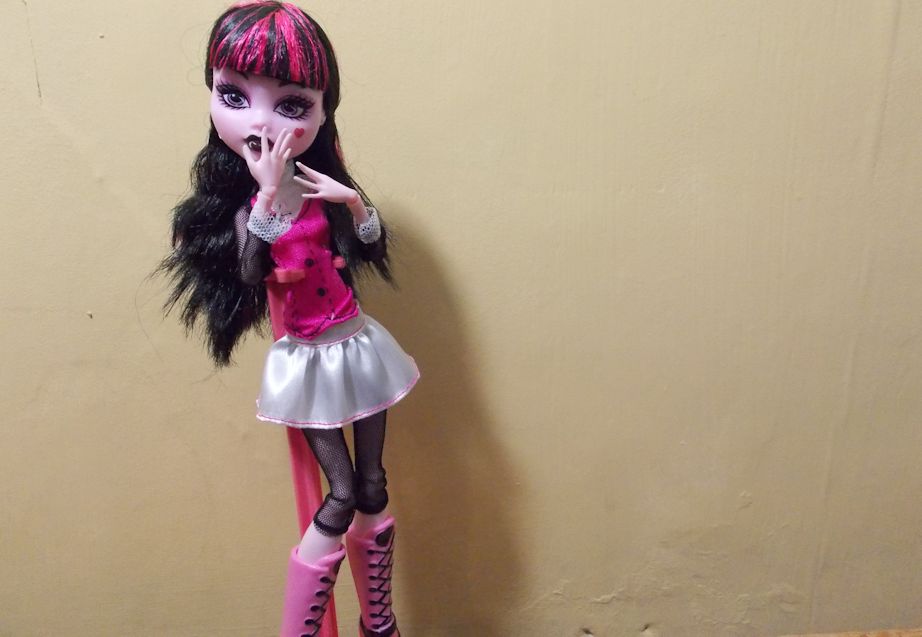 draculaura merchandise