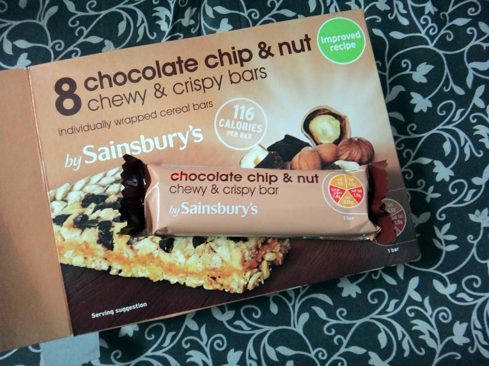 Supersupergirl's Food Reviews Sainsbury's chocolate chip and nut chewy