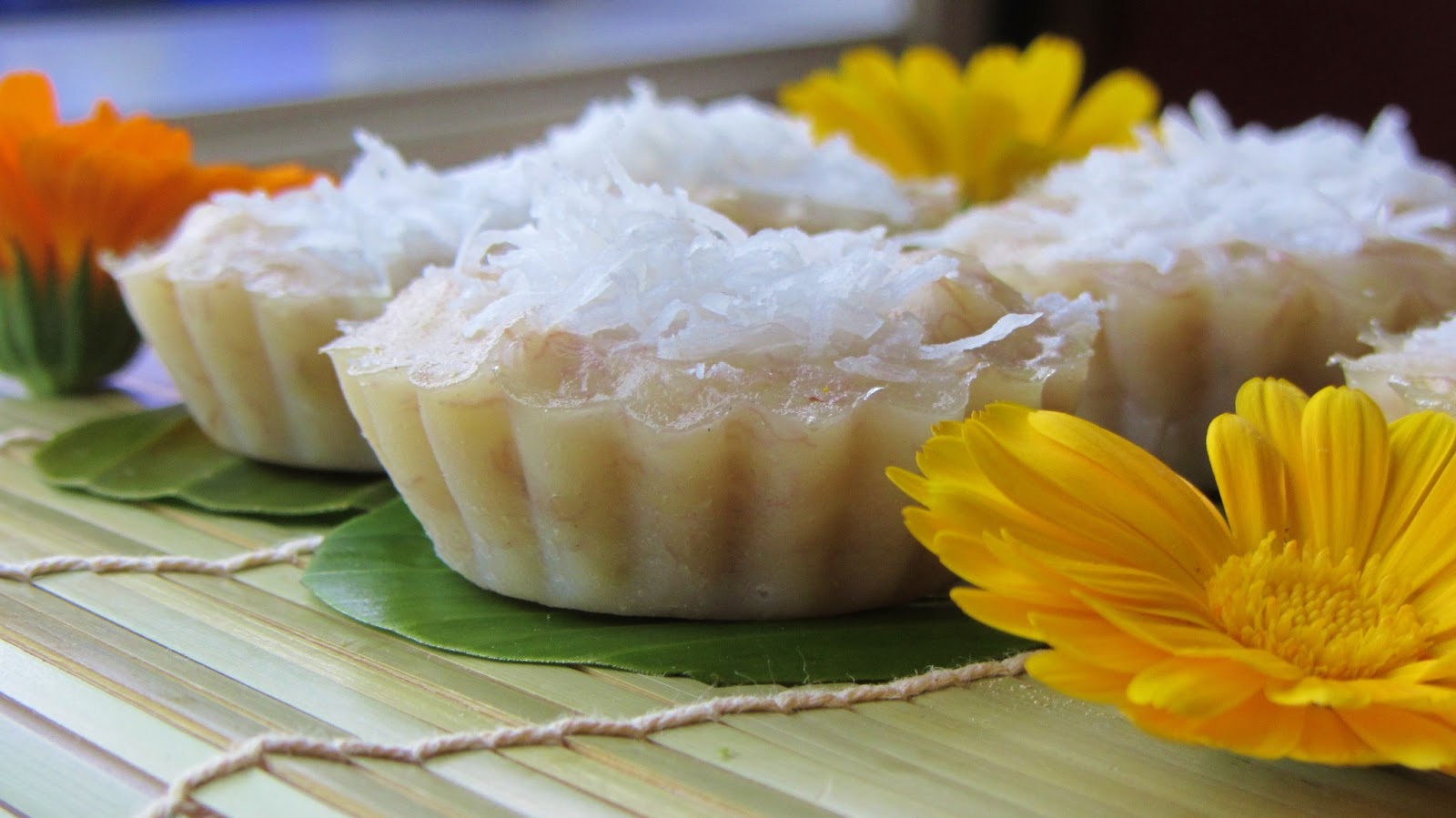 Let's eat......simple! Thai Steamed Banana Cakes