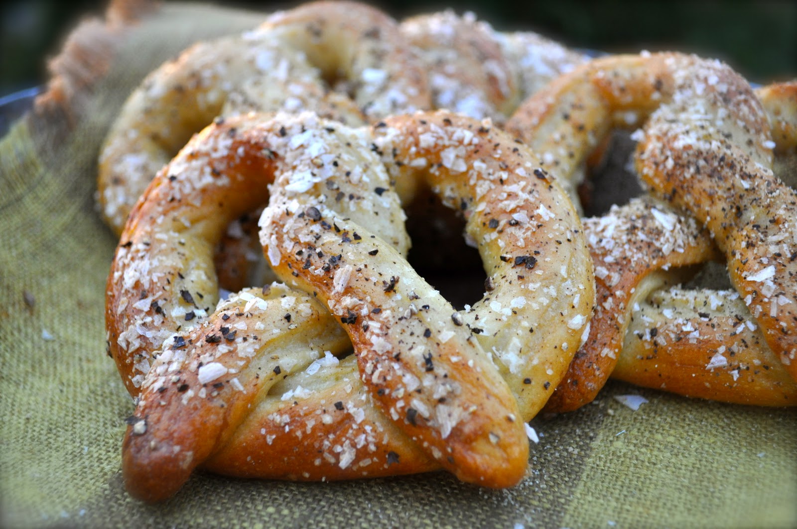 THE BEAUTY OF LIFE Salt 'N Pepper Soft Pretzels