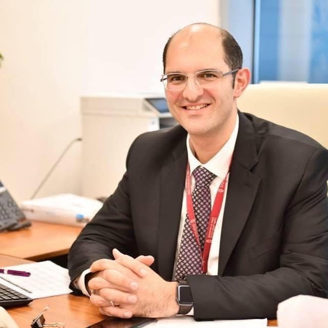 محمود الشوا يباشر أعماله مديراً عاماً لبنك فلسطين محمود الشوا يباشر أعماله مديراً عاماً لبنك فلسطين