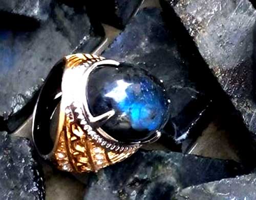 batu akik lambrador biru