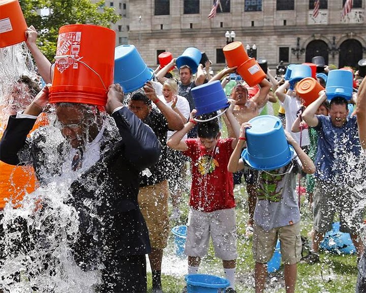 EL ICE BUCKET CHALLENGE, RETO DE LA CUBETA DE HIELO, RODEA EL MUNDO