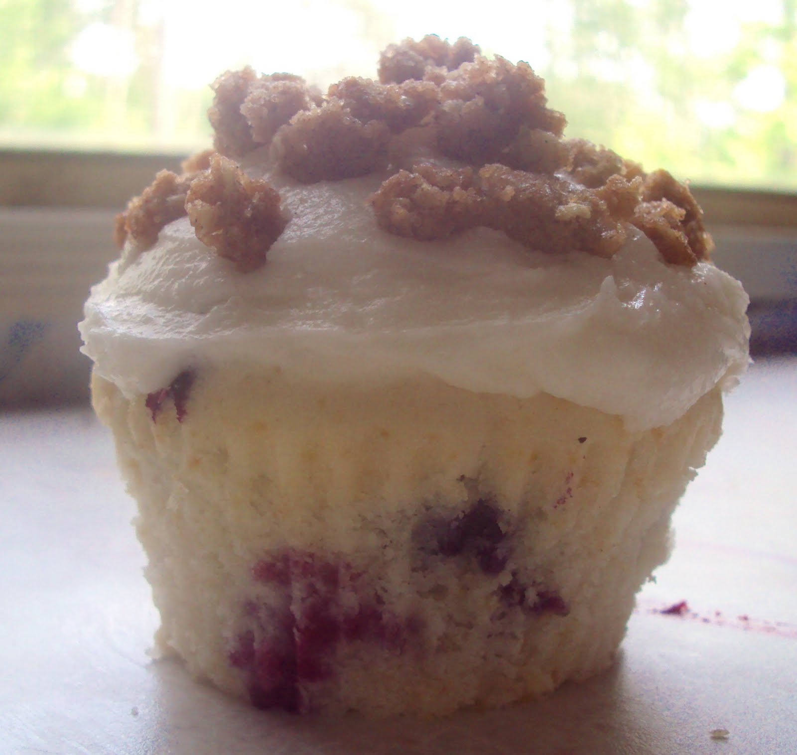KooPaKockEh Blueberry Crumble Cupcake with Lemon Cream Cheese Frosting