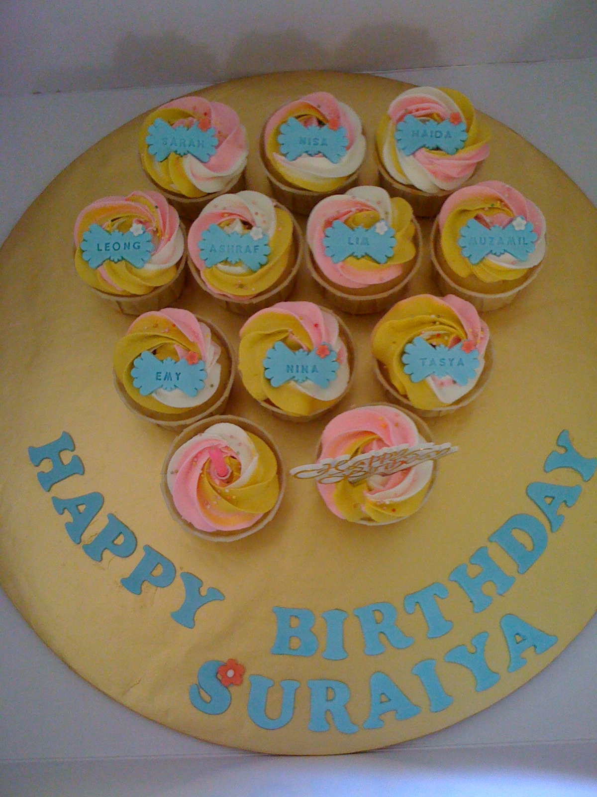 CAKE CUPBOARD Personalized cupcakes with individual names
