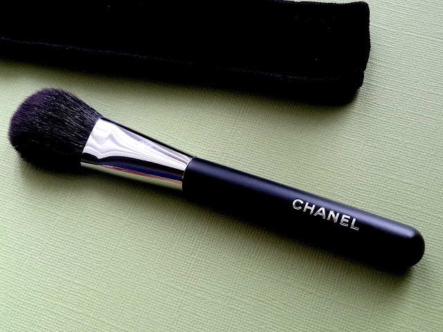 Makeup, Beauty and More: CHANEL #4 Blush Brush