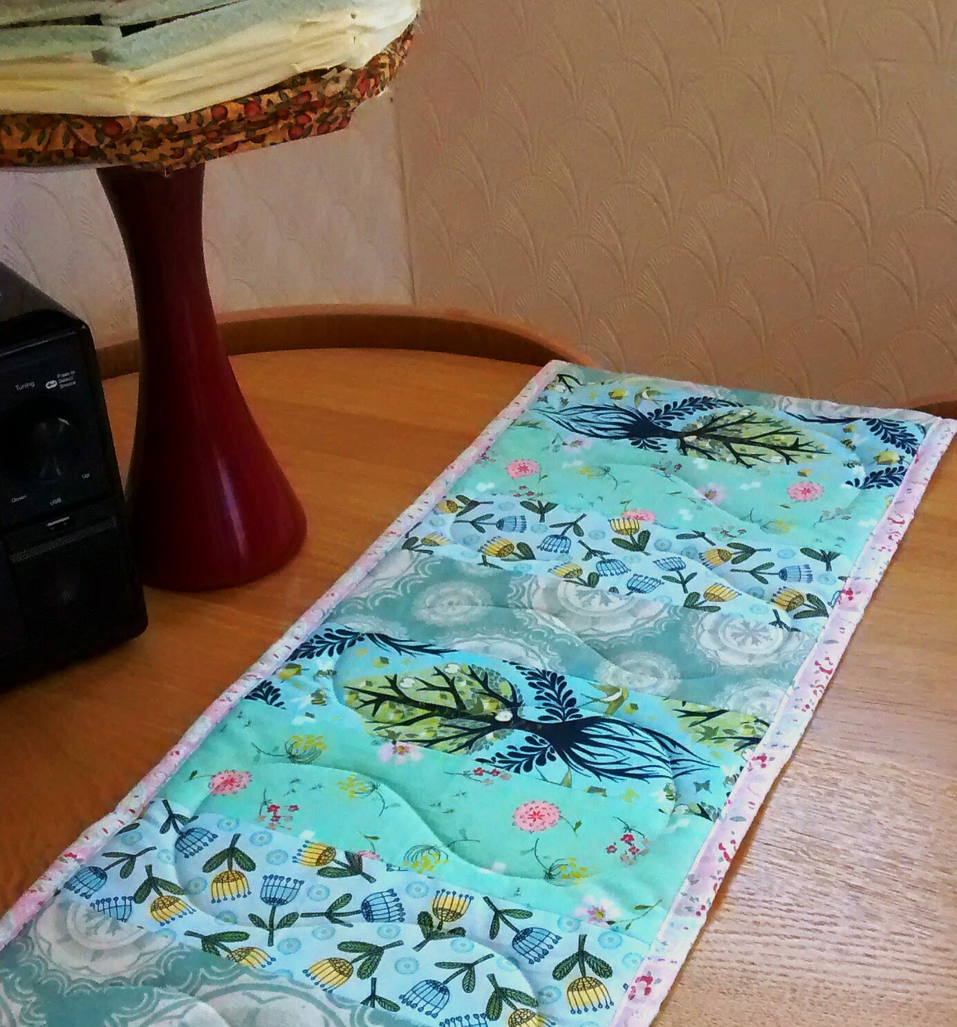 English Rose Padded Table Runner