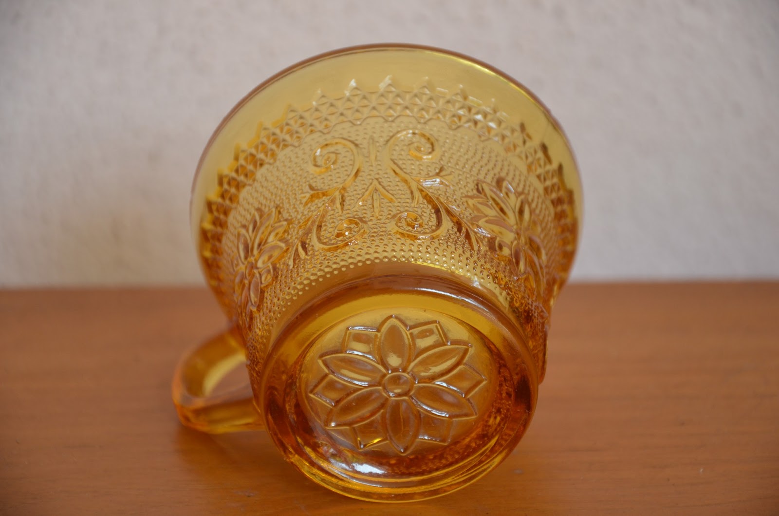 Sambas Antik Tiara Exclusives Glass Ware Since 1984 made in Indiana (NOS)