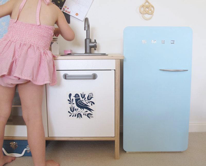 MAKE A SMEG FRIDGE FOR THE KIDS / the creative muster