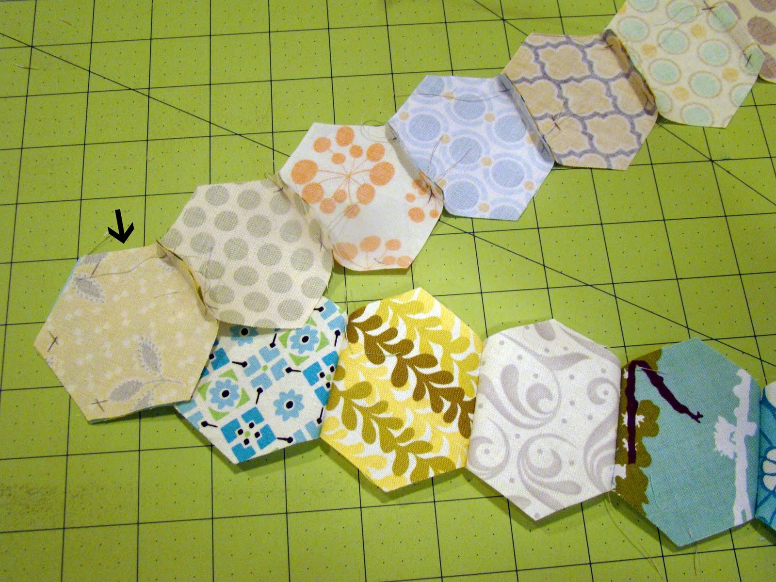 SewCraftyJess Accuquilt GO! Hexagons Placemat Tutorial