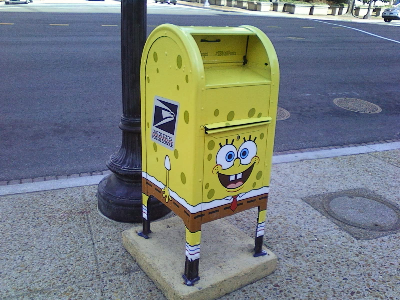 ComicsDC SpongeBob SquarePants mailbox in DC
