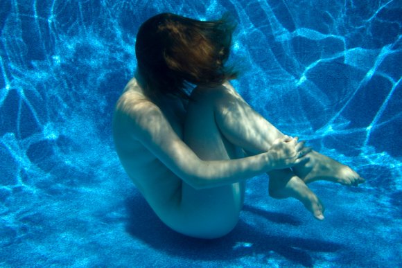 fotografia erik flak modelo elise turner nudez piscina debaixo água
