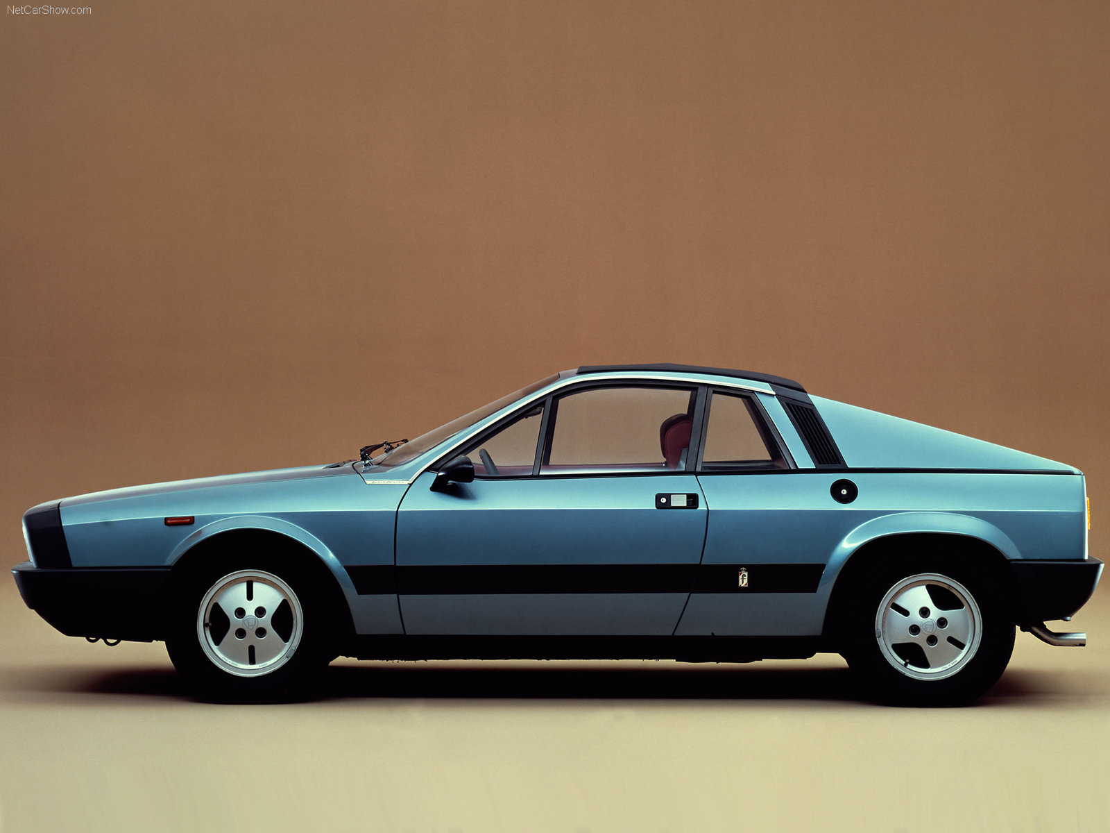 http://3.bp.blogspot.com/-ThlSXCpWn6Y/T5ZiFV0ZWwI/AAAAAAAAGxs/l88x83oE-qM/s1600/Lancia-Beta_Montecarlo_1974_1600x1200_wallpaper_02.jpg