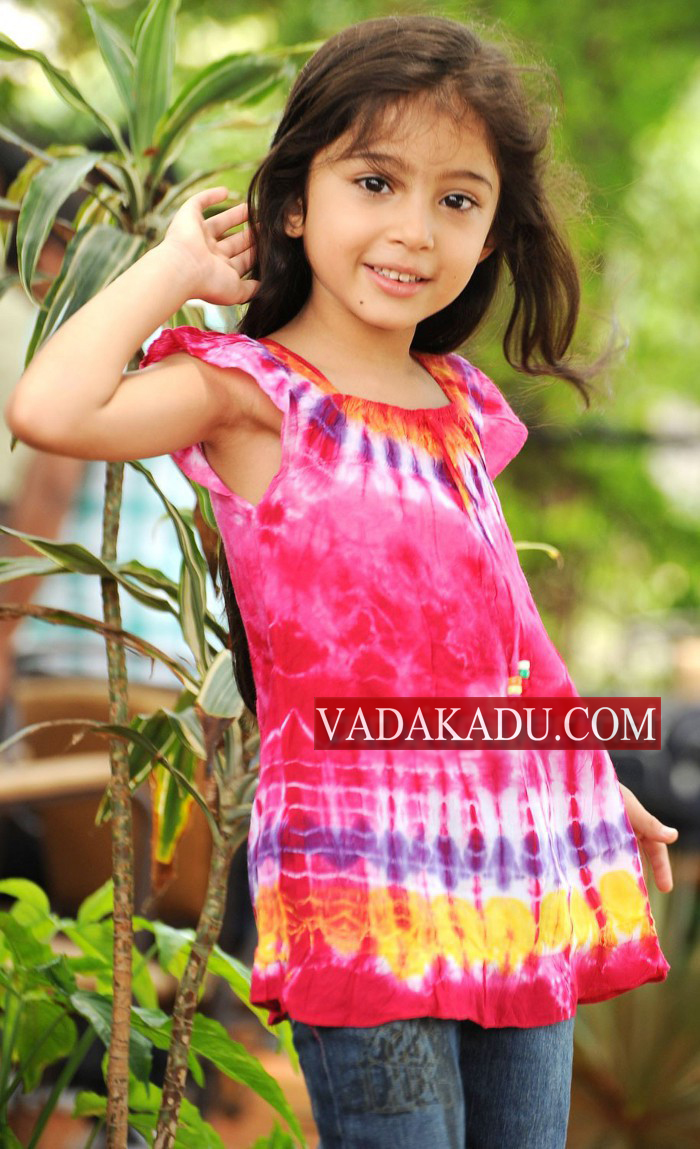 actress kiss child tamil movie deiva thirumagan nanna child artist sara cute actress kiss child tamil movie deiva thirumagan nanna child artist sara cute