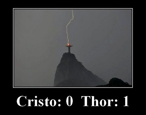 [Bild: funny-Brazil-Chr*st-Elvis-lightning-bolt.jpg]