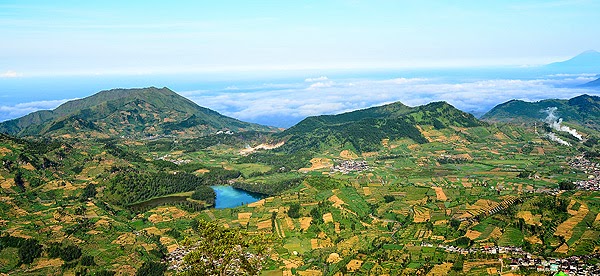 Sisi lain dari pemandangan dari Puncak Gunung Prau Gunung Prau dieng