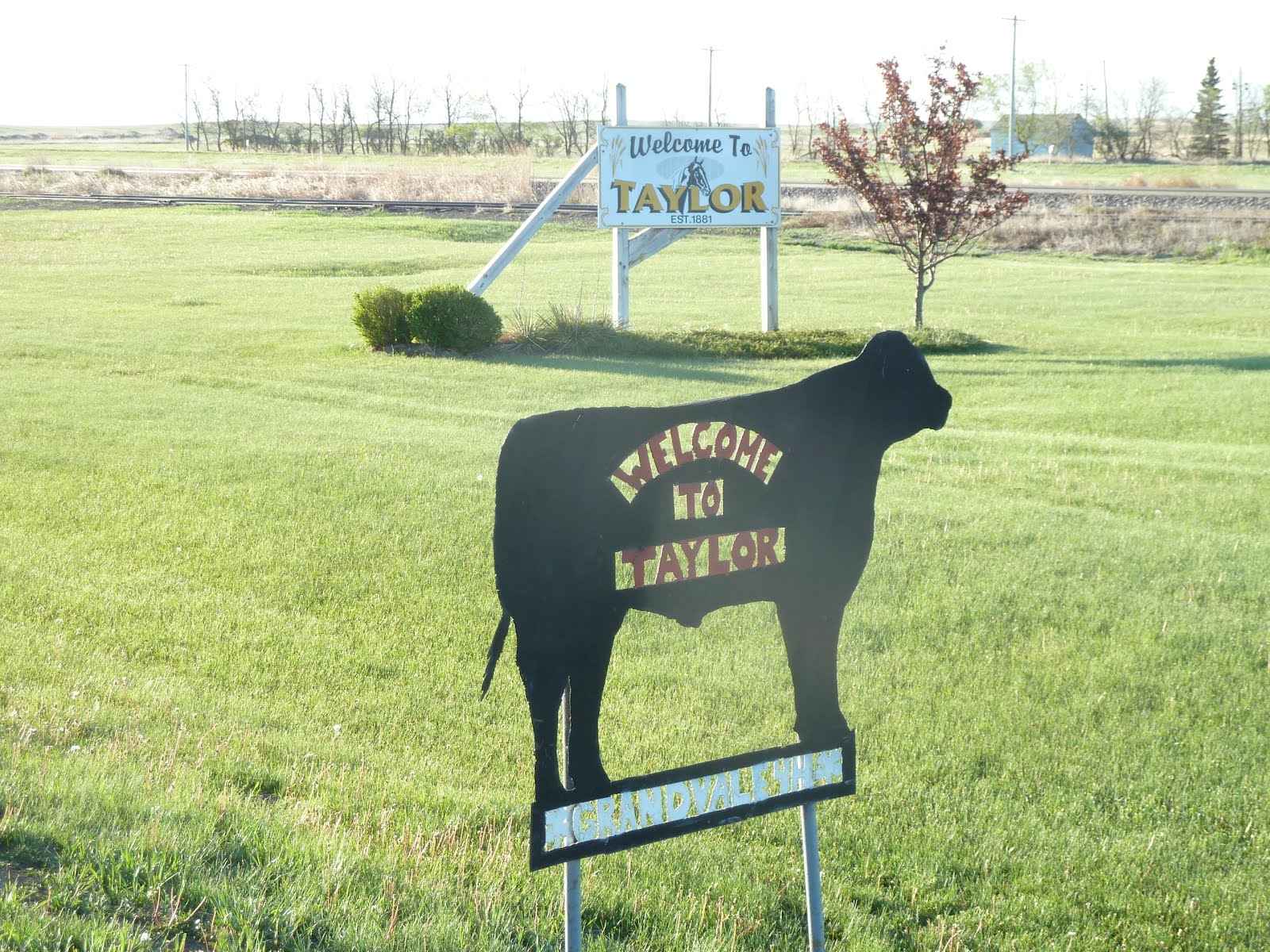 seniors walking across america POST 626 05/11/12 TAYLOR DICKINSON