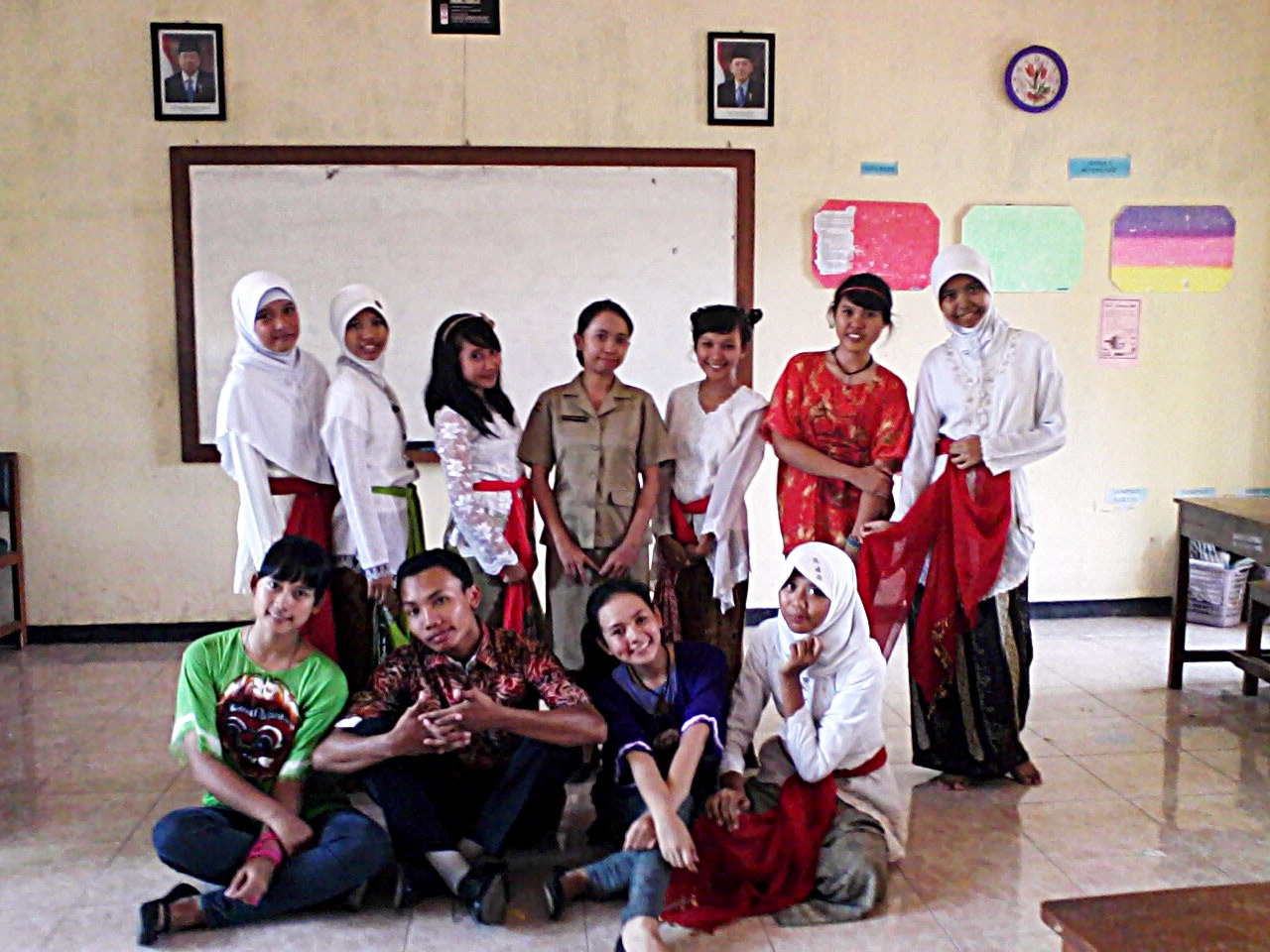 Irma Triyani Yahya NASKAH DRAMA 10 ORANG