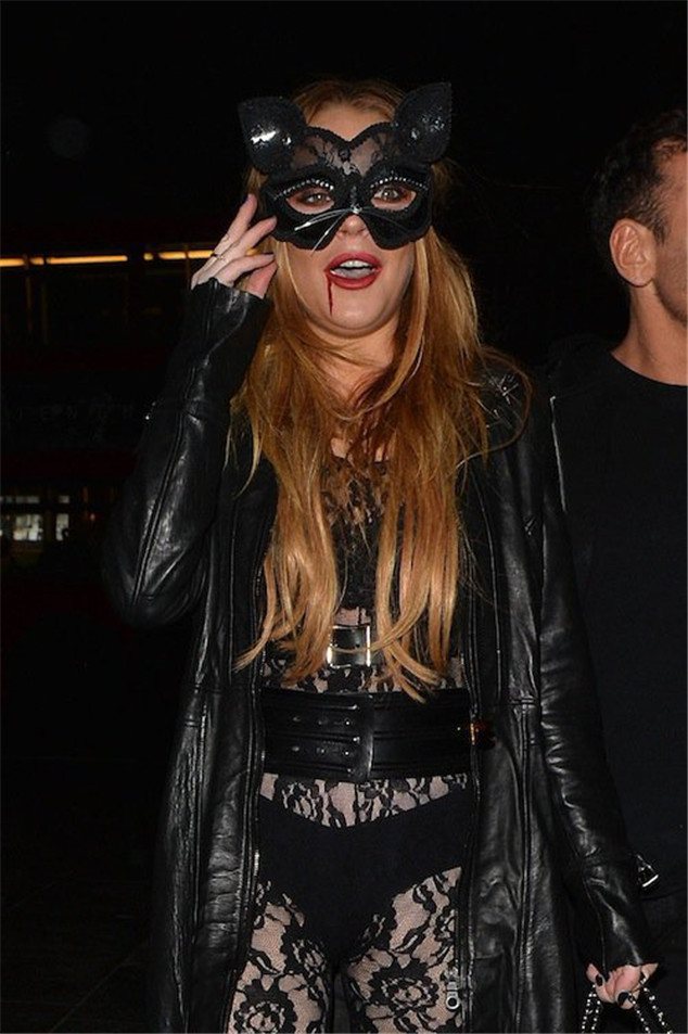 lindsay lohan halloween costume lindsay lohan bloody catwoman for halloween news 4y lindsay lohan halloween costume lindsay lohan bloody catwoman for halloween news 4y