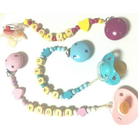 Sujetachupetes personalizados para tu bebéBlog de moda infantil, ropa de  bebé y puericultura