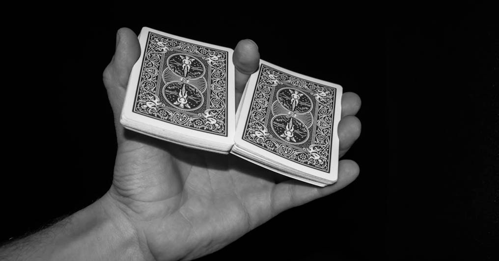 How to shuffle cards step by step / how to shuffle the cards House of Cards: How to Shuffle Cards - One Handed Shuffle