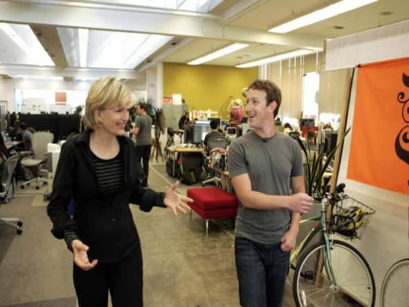 Um pouco mais -MARK ZUCKERBERG EM 37 FOTOS size_590_Zuckerberg23-A+jornalista+Diane+Sawyer%252C+do+programa+Nightline%252C+entrevista+Mark+Zuckerberg+na+sede+do+Facebook