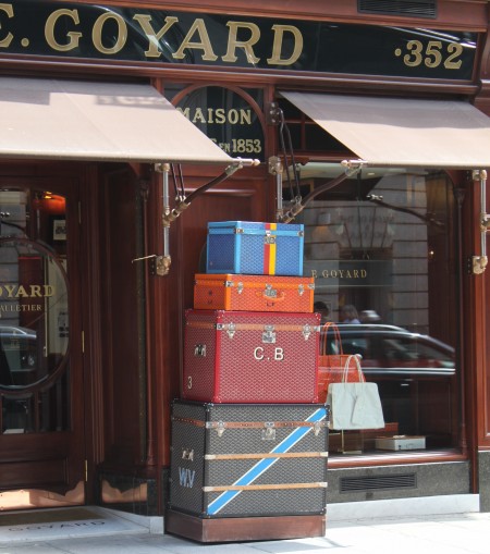 Infused with the same carefree charm & practical ingenuity as the  Saint-Louis, the Chien-Gris pet carrier tote is a fine example of Goyard's  unique, By Maison Goyard