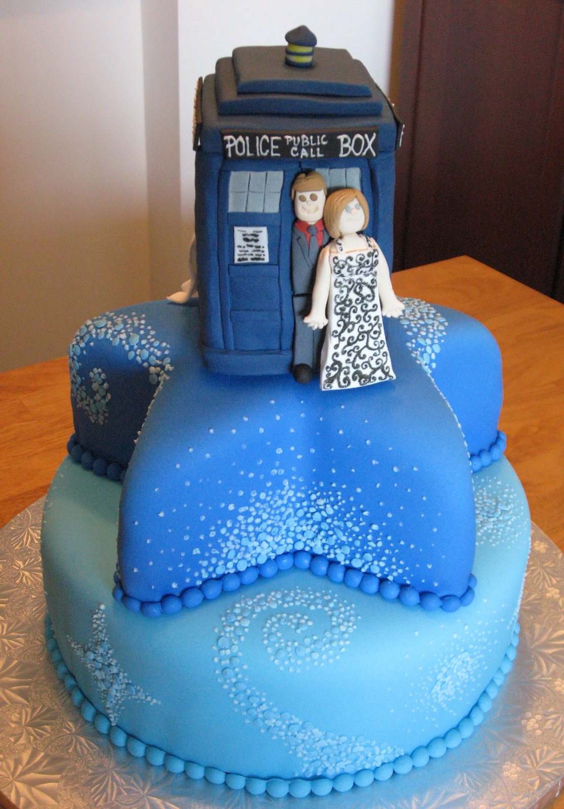 Sweet Cakes DC Dr. Who Wedding Cake(TARDIS) Sweet Cakes DC Dr. Who Wedding Cake(TARDIS)