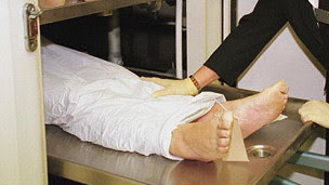 159- Un muerto resucita en una morgue sudafricana (Curiosidades).
