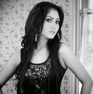 Jagat Dangdut: Lirik Lagu Mella Barbie - Jamu Gendong (Janda Muda Gemar