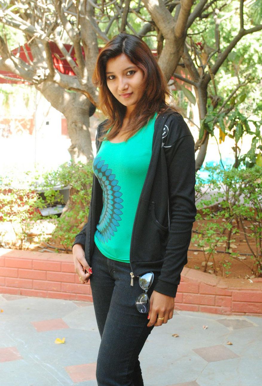 porn sex celebrity: New Telugu Heroine Vinny Photo Shoot photos stills