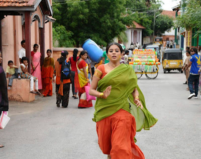 Actress Priyamani in Hot Saree Photos