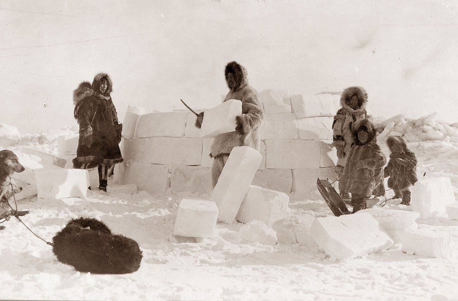 Amazing Vintage Photographs Capture Everyday Life of Eskimo People From