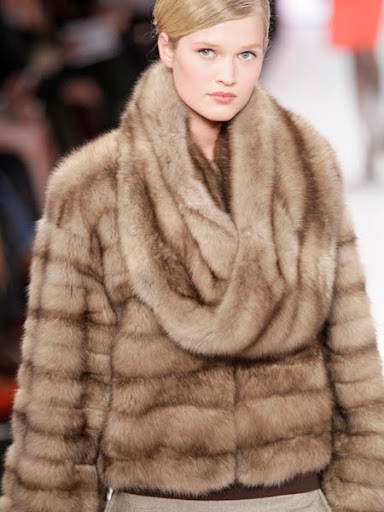 Кожено палто с шал яка Carolina Herrera Кожено палто с шал яка Carolina Herrera