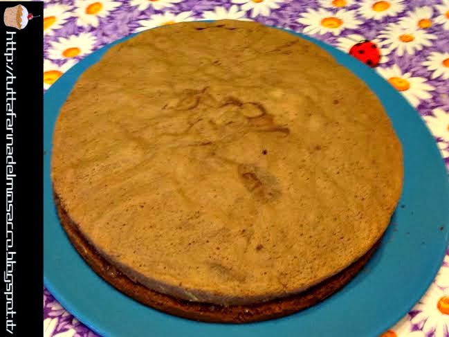 preparazione del pan di spagna al cioccolato