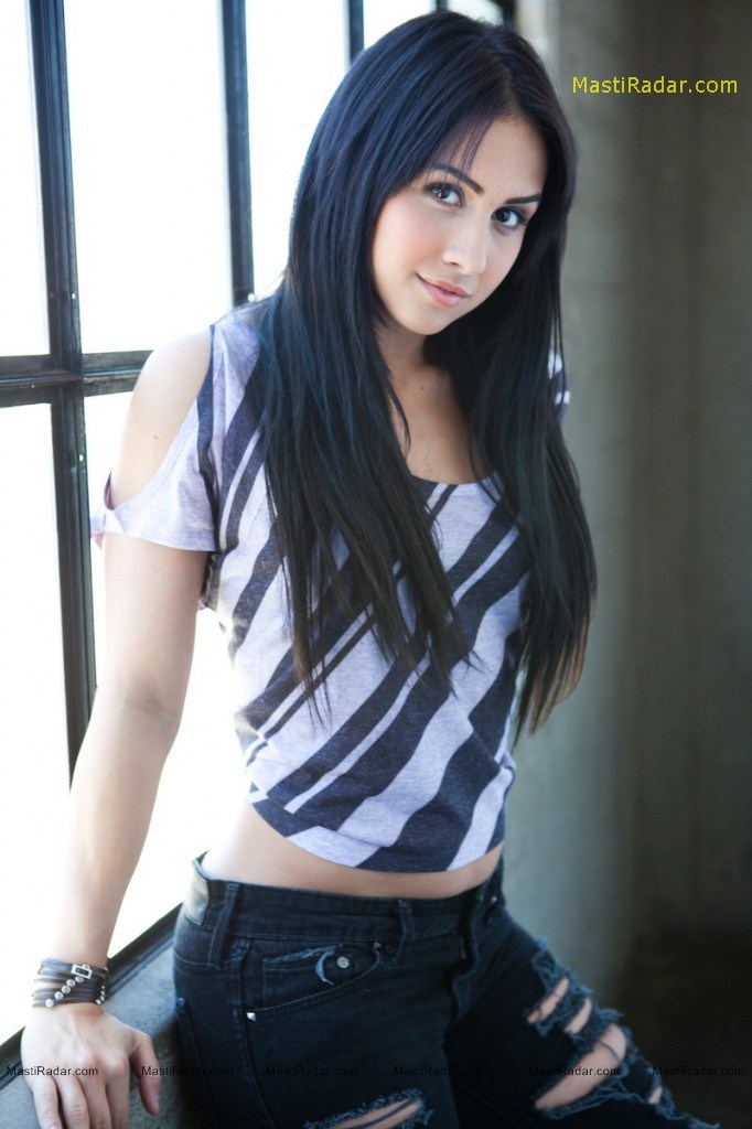 Hot Actress Wallpaper: Lauren Gottlieb Hot Photos