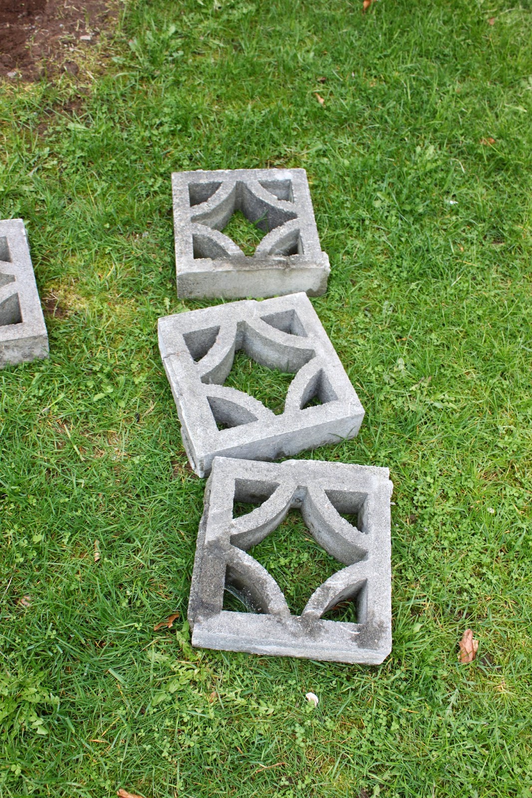 dirt digging sisters diy retro concrete block pad