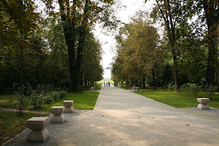 Conform unor masuratori radiestezice, Coloana Infinitului emite pe o raza de 300 m 12 aleea+scaunelor