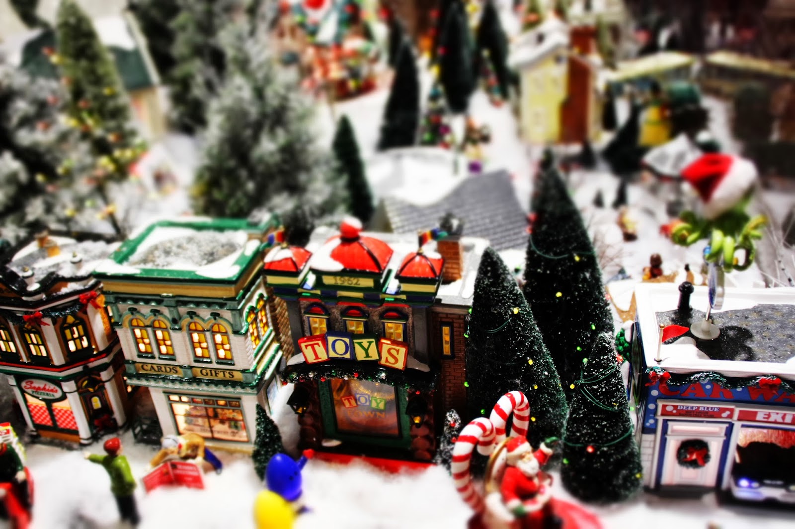 Christmas Decorations at Hicks Nurseries