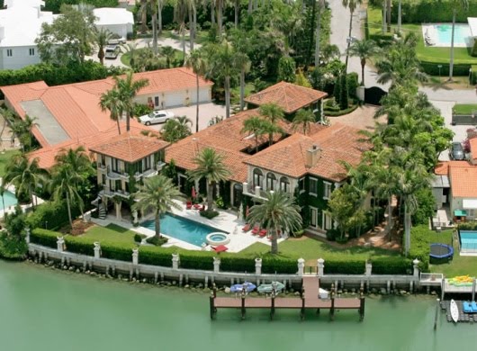 Anna Kournikova recently listed her Sunset Island home in Miami Beach 