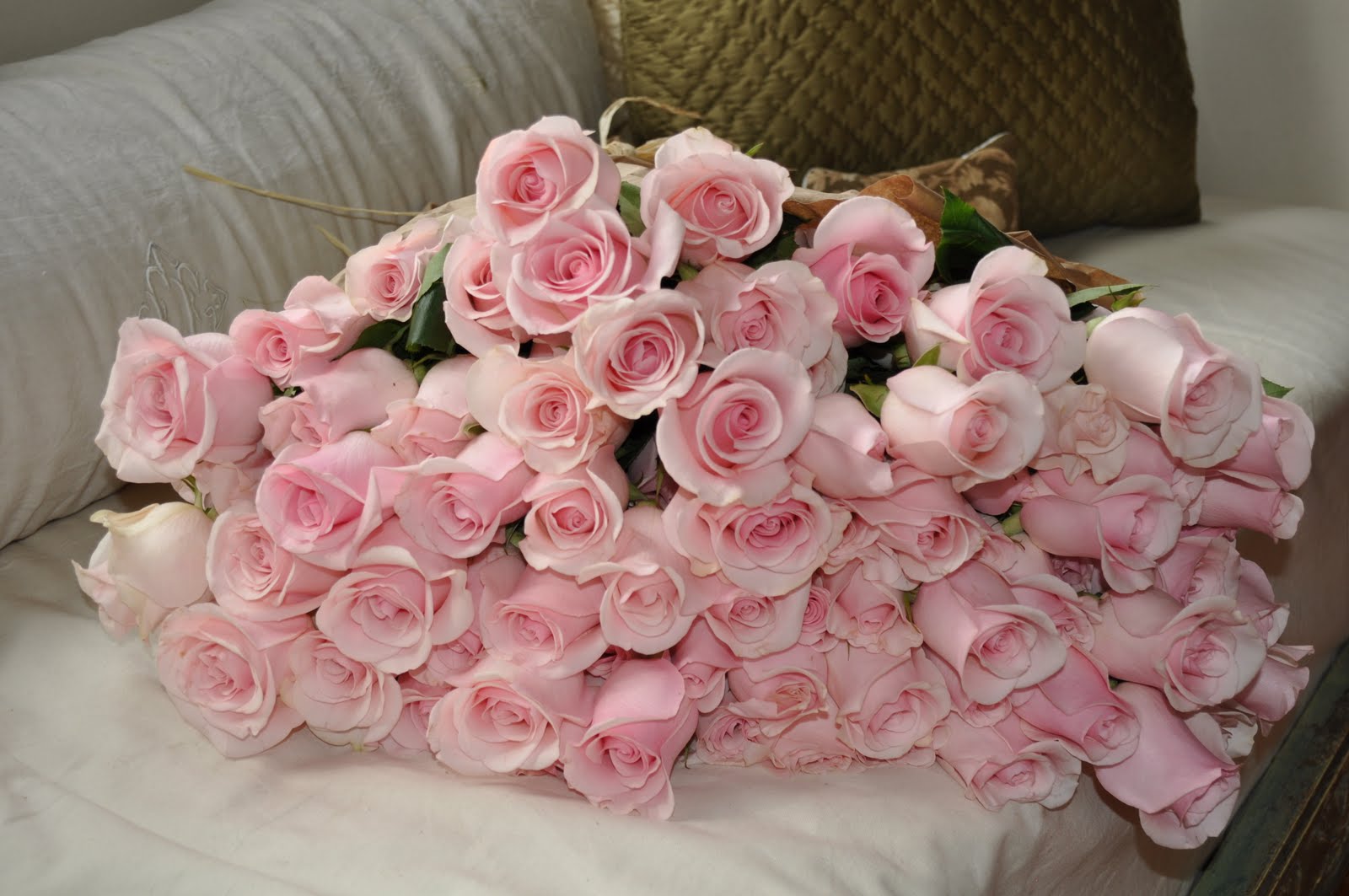 charlotte's brocante Have you ever found 5 dozen Pink roses left on porch?