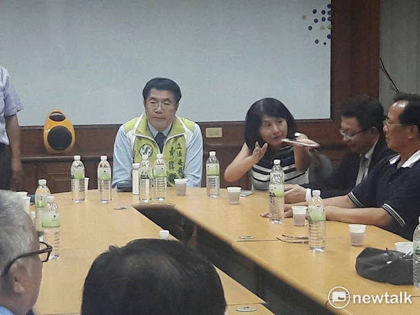 近來賴清德競選重要幕僚黃先柱和親賴的台南市議長賴美惠、嫡系議員呂維胤、王錦德等人相繼加入黃偉哲後援會運作,賴清德的旨意似已不言而喻,也引發一定程度的西瓜效應,令其他參選人更加緊張。 近來賴清德競選重要幕僚黃先柱和親賴的台南市議長賴美惠、嫡系議員呂維胤、王錦德等人相繼加入黃偉哲後援會運作,賴清德的旨意似已不言而喻,也引發一定程度的西瓜效應,令其他參選人更加緊張。