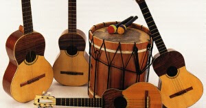 The Wanderer Entre Guitarra Charango Y Bombo the wanderer blogger