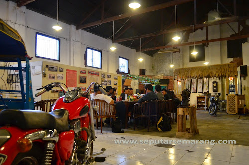 Suasana Tempo dulu retro Cafe
