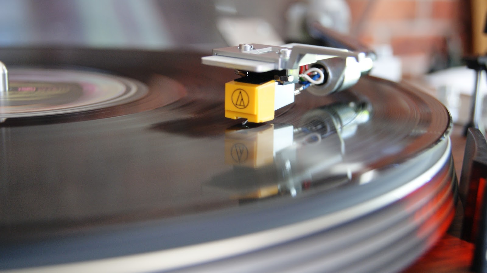 Audioless Winnipeg Group! Hitachi PS48 Turntable