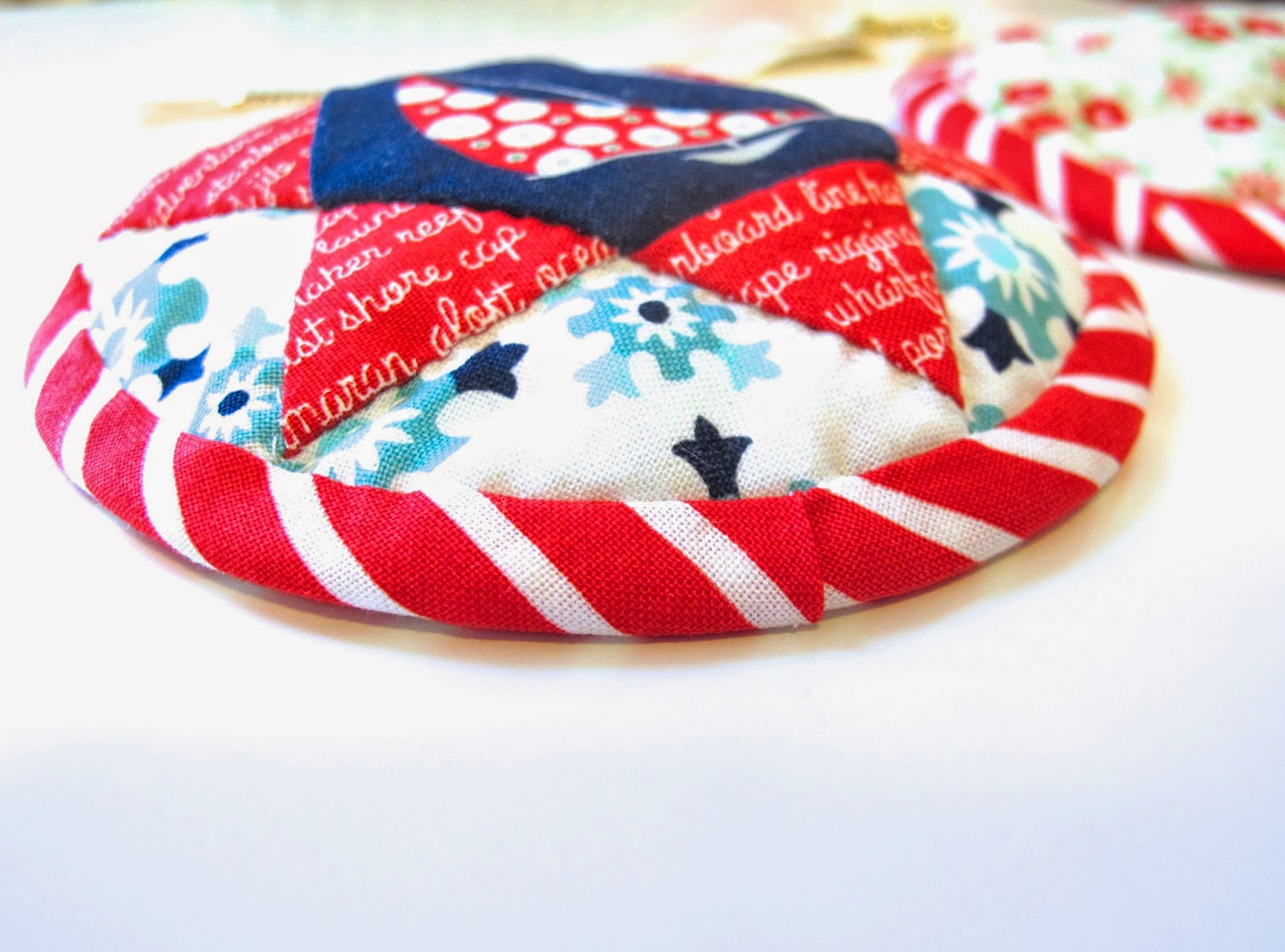 zakkaArt Round zipper pouch stepbystep tutorial (a zakkaArt sewing kit)