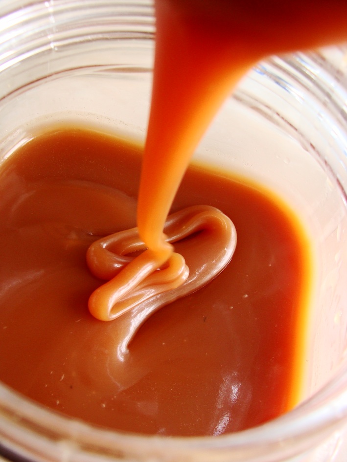 Haroma & Artes: Calda de caramelo com greme de leite! Super facil