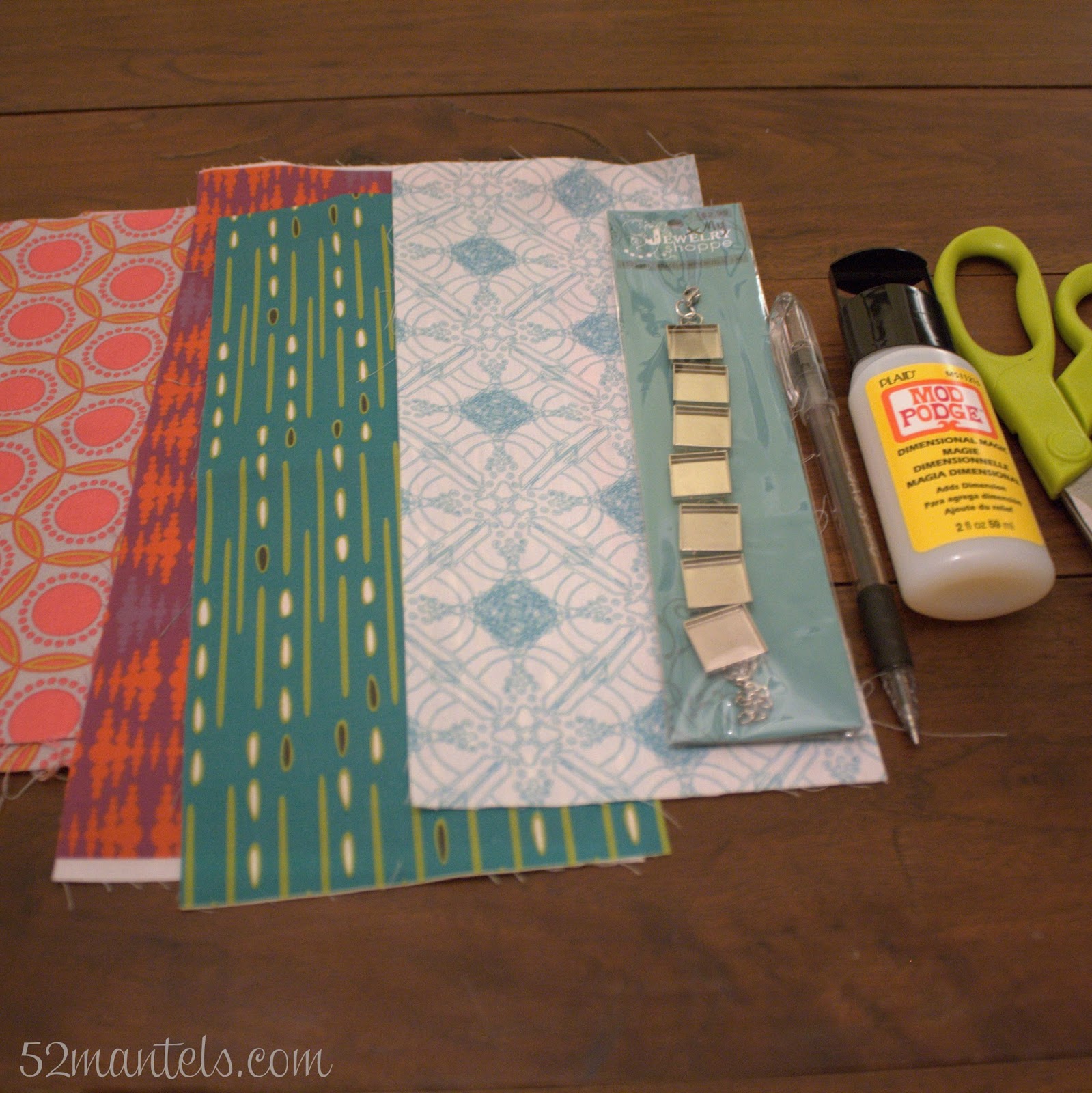 52 Mantels Fabric Scrap Bracelet {Tutorial}