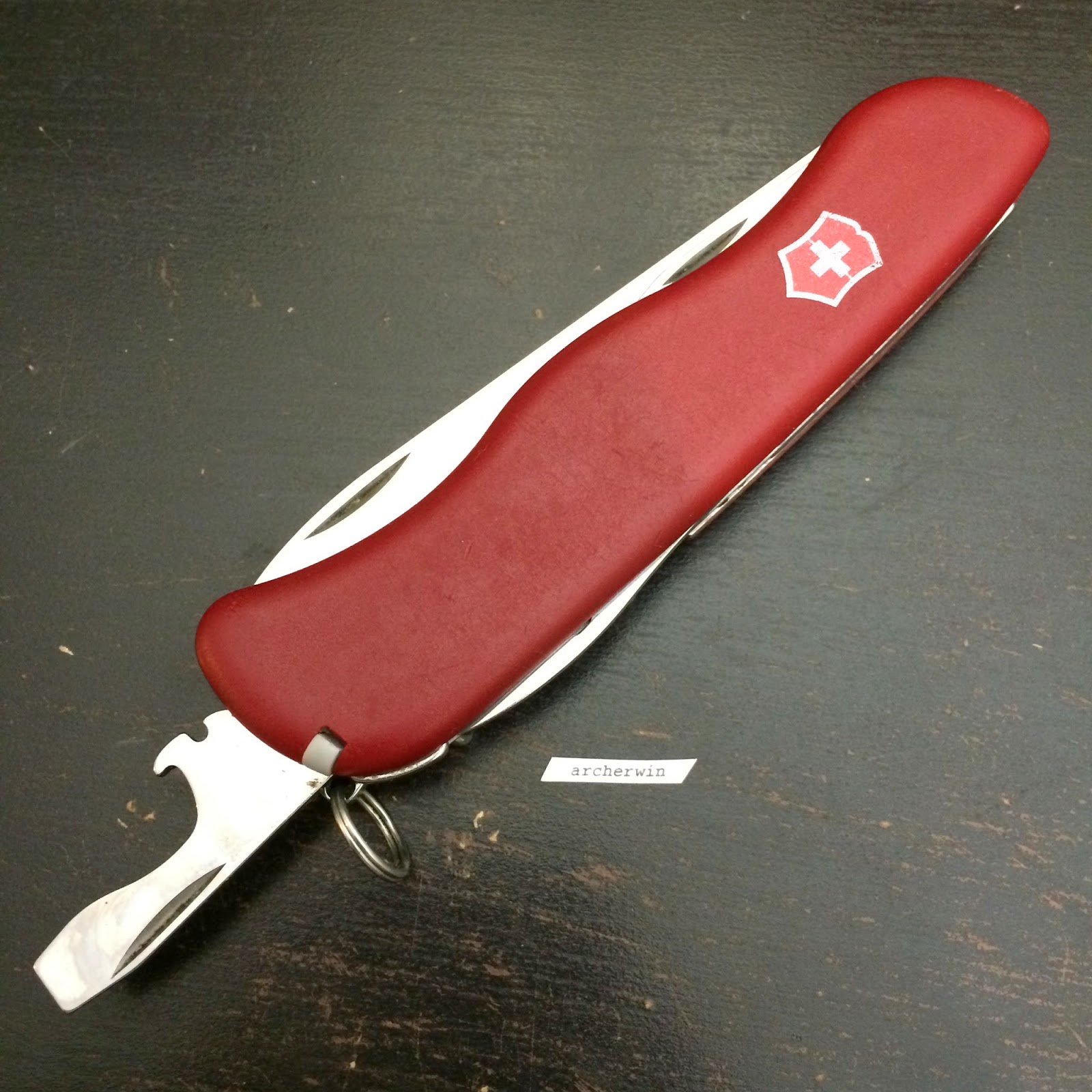 archerwin's Swiss Army Knives COLLECTION Victorinox Picknicker 111mm