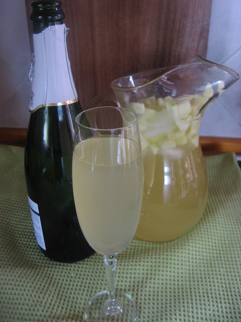 Coctel De Cava O Sangría De Cava
